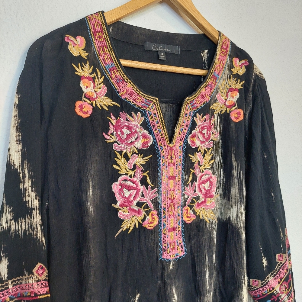 Calessa Floral Embroidered Bleached Tie DyeTop Size 1X - Picture 2 of 9